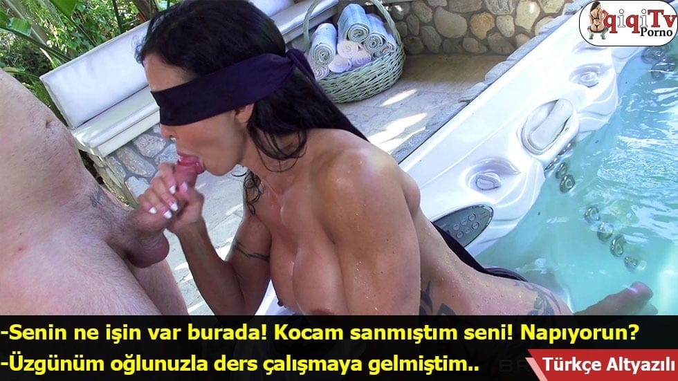 Annemin elbisesinin fermuarını kapatırken titredim